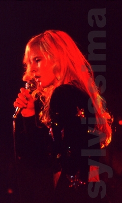 Sylvie Vartan sur scène  lors de sa  tournée en 1972 au Japon