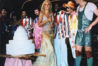 Sylvie Vartan fête son anniversaire sur la scène du Sporting Club de Monaco 16 août 1976