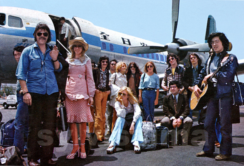 Sylvie Vartan et ses musiciens, Japon 1972, aéroport d'Osaka