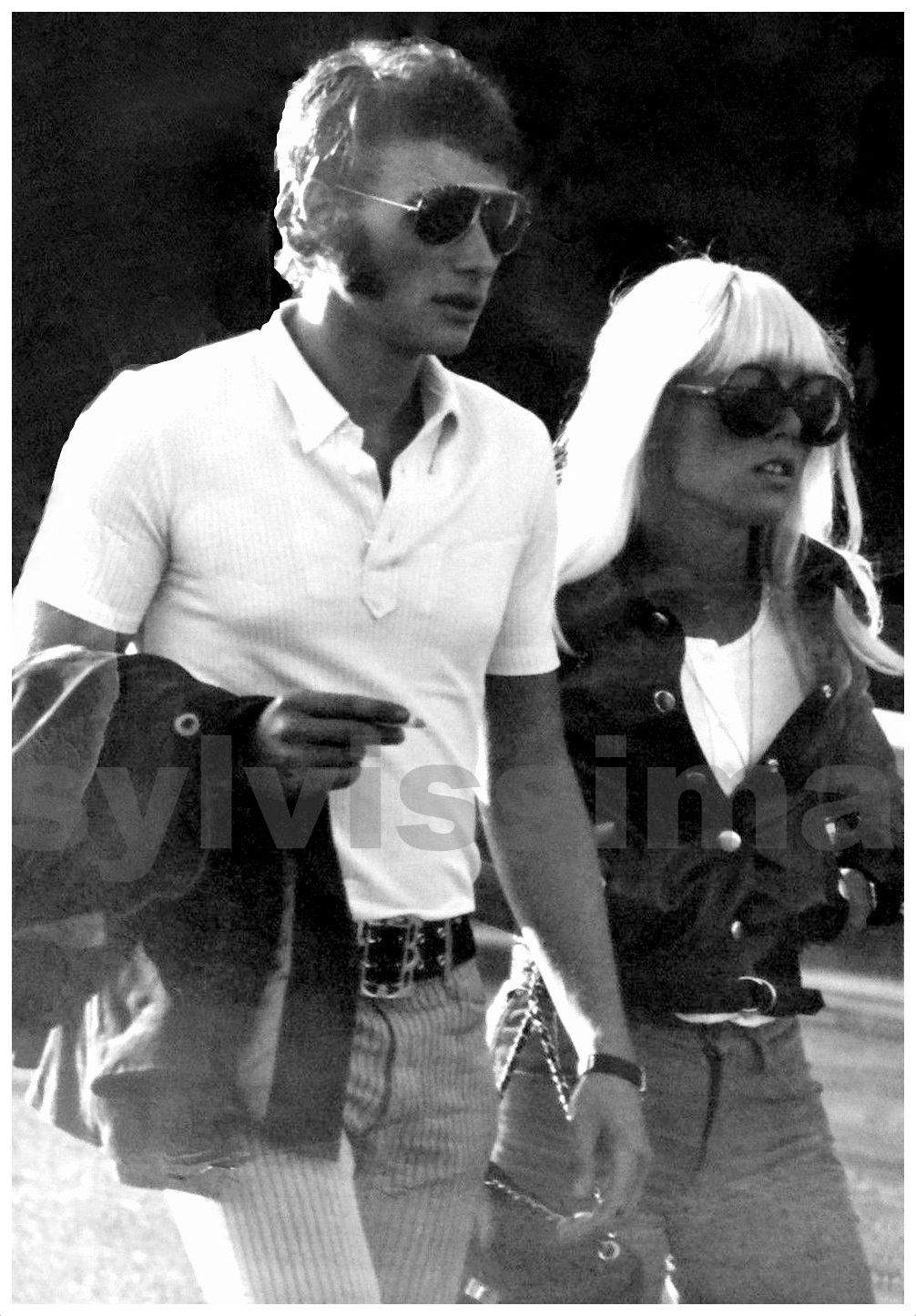 Sylvie Vartan et Johnny Hallyday arrivent à l'aérodrôme de Besançon-Thise, mai 1967