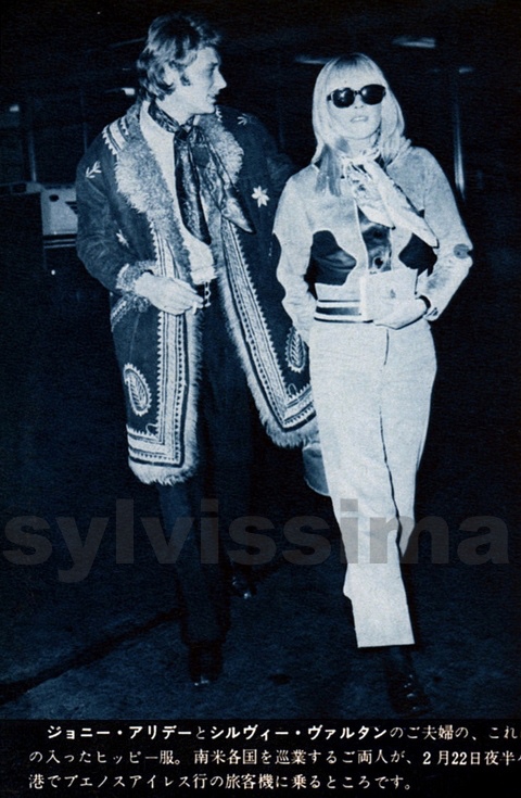 Sylvie Vartan et Johnny Hallyday, Le Bourget, 1968, départ Amérique du sud, presse japonaise